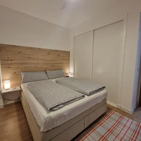 Apartment Sr Reserva De 2bdr With Private Garden Marbella