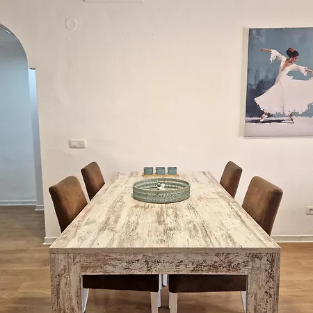Sr Reserva De 2bdr With Private Garden Apartment